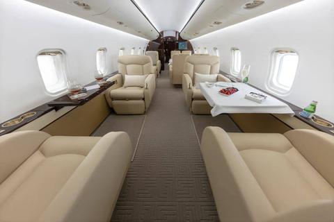 Открыть на весь экран Challenger 850 0